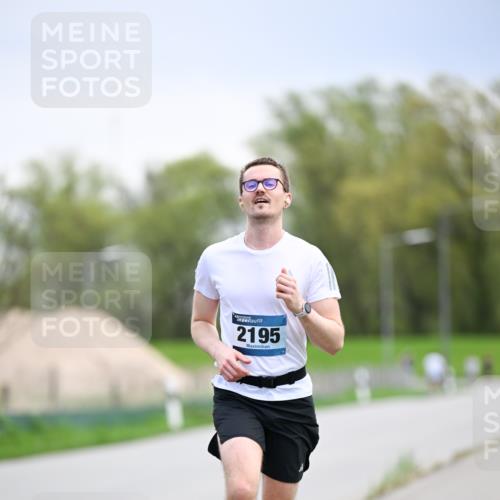 07.04.2024 - 43. Internationalen Wilhelmsburger Insellauf Dr. Thomas Lammeyer http://msf.ph/oto/6046193 07.04.2024 11:06:14 Laufen 2195 meine-sportfotos.de