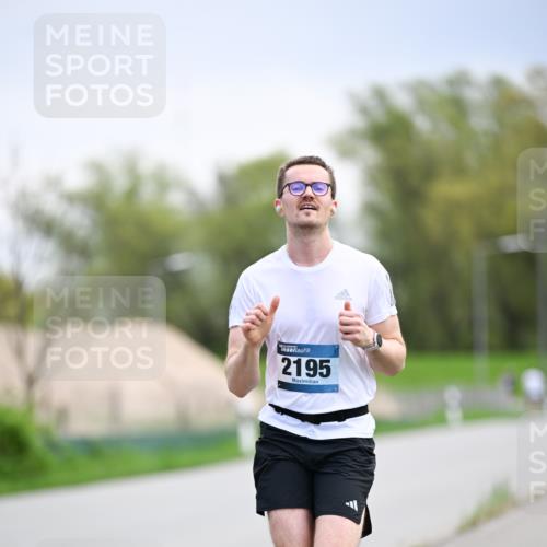 07.04.2024 - 43. Internationalen Wilhelmsburger Insellauf Dr. Thomas Lammeyer http://msf.ph/oto/6046197 07.04.2024 11:06:15 Laufen 2195 meine-sportfotos.de