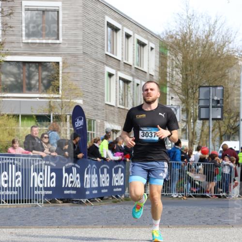 07.04.2024 - 43. Internationalen Wilhelmsburger Insellauf Strokosch-Dieckow http://msf.ph/oto/6046210 07.04.2024 11:21:28 Ziel 3037, 3858, 4414 meine-sportfotos.de