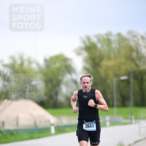 07.04.2024 - 43. Internationalen Wilhelmsburger Insellauf Dr. Thomas Lammeyer http://msf.ph/oto/6046215 07.04.2024 11:06:39 Laufen 226, 3941, 226 meine-sportfotos.de
