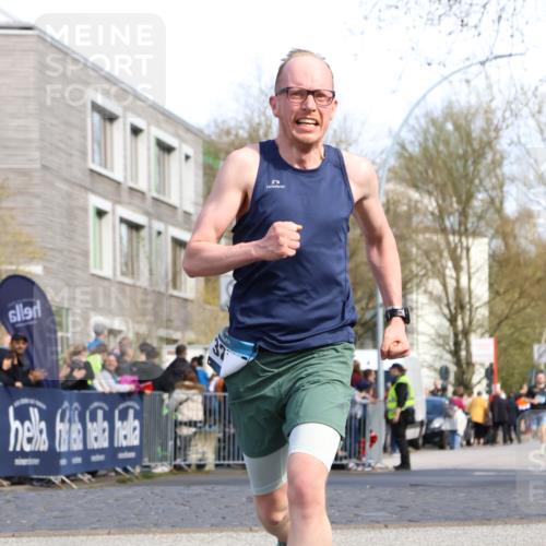 07.04.2024 - 43. Internationalen Wilhelmsburger Insellauf Strokosch-Dieckow http://msf.ph/oto/6046236 07.04.2024 11:21:16 Ziel 2475, 3254 meine-sportfotos.de