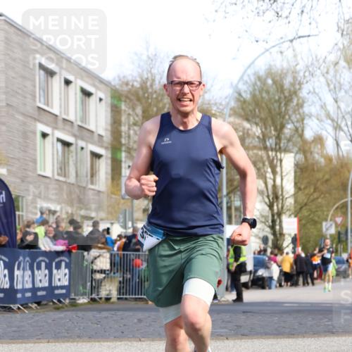 07.04.2024 - 43. Internationalen Wilhelmsburger Insellauf Strokosch-Dieckow http://msf.ph/oto/6046250 07.04.2024 11:21:16 Ziel 2475, 3254 meine-sportfotos.de