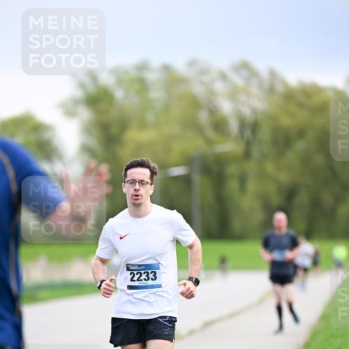 07.04.2024 - 43. Internationalen Wilhelmsburger Insellauf Dr. Thomas Lammeyer http://msf.ph/oto/6046291 07.04.2024 11:06:51 Laufen 2233 meine-sportfotos.de