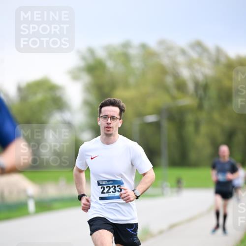 07.04.2024 - 43. Internationalen Wilhelmsburger Insellauf Dr. Thomas Lammeyer http://msf.ph/oto/6046297 07.04.2024 11:06:51 Laufen 2233 meine-sportfotos.de