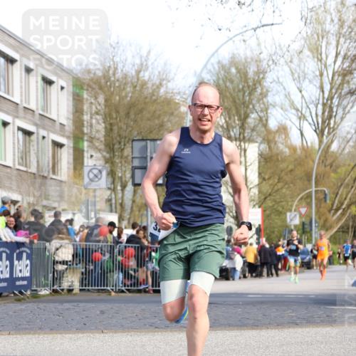 07.04.2024 - 43. Internationalen Wilhelmsburger Insellauf Strokosch-Dieckow http://msf.ph/oto/6046298 07.04.2024 11:21:16 Ziel 2475, 3254 meine-sportfotos.de