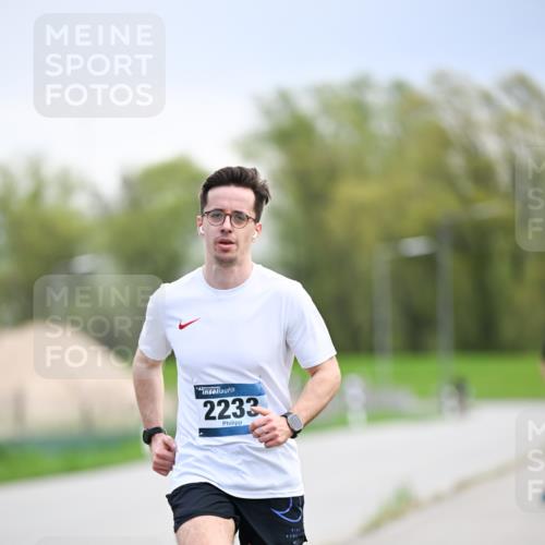 07.04.2024 - 43. Internationalen Wilhelmsburger Insellauf Dr. Thomas Lammeyer http://msf.ph/oto/6046308 07.04.2024 11:06:52 Laufen 2233 meine-sportfotos.de