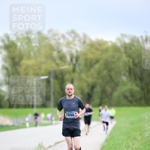 07.04.2024 - 43. Internationalen Wilhelmsburger Insellauf Dr. Thomas Lammeyer http://msf.ph/oto/6046314 07.04.2024 11:06:56 Laufen 2890 meine-sportfotos.de