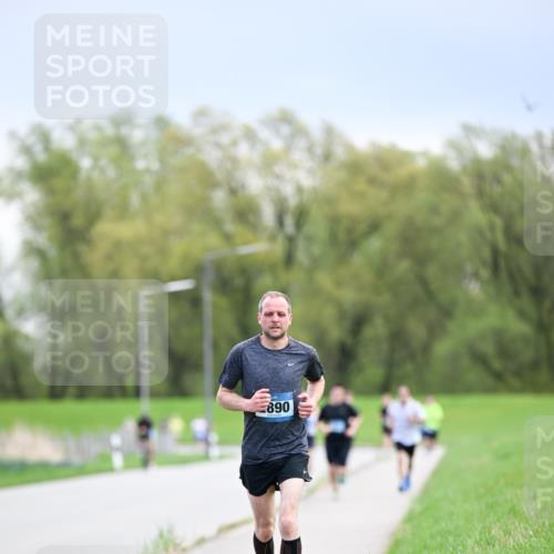 07.04.2024 - 43. Internationalen Wilhelmsburger Insellauf Dr. Thomas Lammeyer http://msf.ph/oto/6046317 07.04.2024 11:06:56 Laufen 890 meine-sportfotos.de