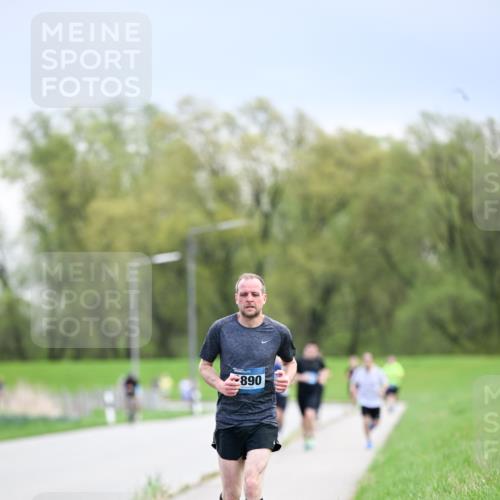 07.04.2024 - 43. Internationalen Wilhelmsburger Insellauf Dr. Thomas Lammeyer http://msf.ph/oto/6046319 07.04.2024 11:06:56 Laufen 890 meine-sportfotos.de