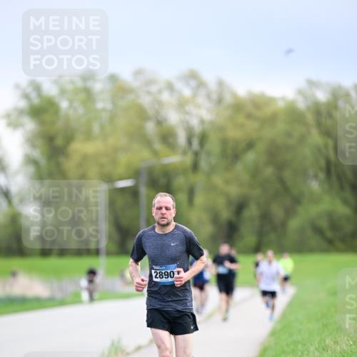 07.04.2024 - 43. Internationalen Wilhelmsburger Insellauf Dr. Thomas Lammeyer http://msf.ph/oto/6046325 07.04.2024 11:06:56 Laufen 2890 meine-sportfotos.de