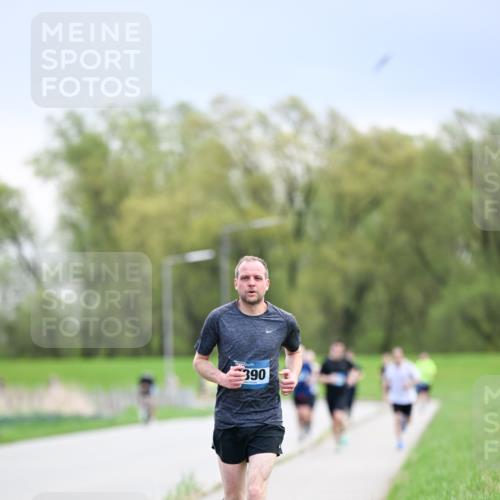 07.04.2024 - 43. Internationalen Wilhelmsburger Insellauf Dr. Thomas Lammeyer http://msf.ph/oto/6046329 07.04.2024 11:06:57 Laufen 390 meine-sportfotos.de