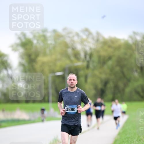 07.04.2024 - 43. Internationalen Wilhelmsburger Insellauf Dr. Thomas Lammeyer http://msf.ph/oto/6046332 07.04.2024 11:06:57 Laufen 2890 meine-sportfotos.de