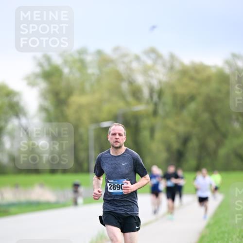 07.04.2024 - 43. Internationalen Wilhelmsburger Insellauf Dr. Thomas Lammeyer http://msf.ph/oto/6046336 07.04.2024 11:06:57 Laufen 2890 meine-sportfotos.de