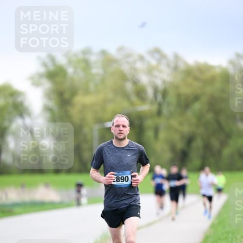 07.04.2024 - 43. Internationalen Wilhelmsburger Insellauf Dr. Thomas Lammeyer http://msf.ph/oto/6046339 07.04.2024 11:06:57 Laufen 2890 meine-sportfotos.de