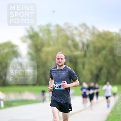 07.04.2024 - 43. Internationalen Wilhelmsburger Insellauf Dr. Thomas Lammeyer http://msf.ph/oto/6046344 07.04.2024 11:06:58 Laufen 289 meine-sportfotos.de