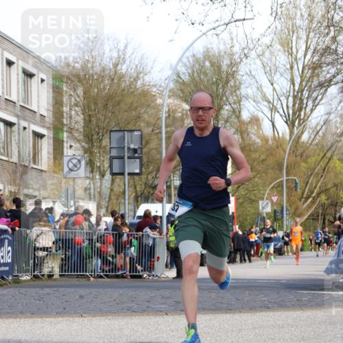 07.04.2024 - 43. Internationalen Wilhelmsburger Insellauf Strokosch-Dieckow http://msf.ph/oto/6046346 07.04.2024 11:21:15 Ziel 2475, 3254 meine-sportfotos.de