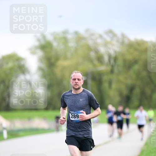 07.04.2024 - 43. Internationalen Wilhelmsburger Insellauf Dr. Thomas Lammeyer http://msf.ph/oto/6046347 07.04.2024 11:06:58 Laufen 289 meine-sportfotos.de