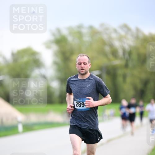 07.04.2024 - 43. Internationalen Wilhelmsburger Insellauf Dr. Thomas Lammeyer http://msf.ph/oto/6046356 07.04.2024 11:06:58 Laufen 289 meine-sportfotos.de