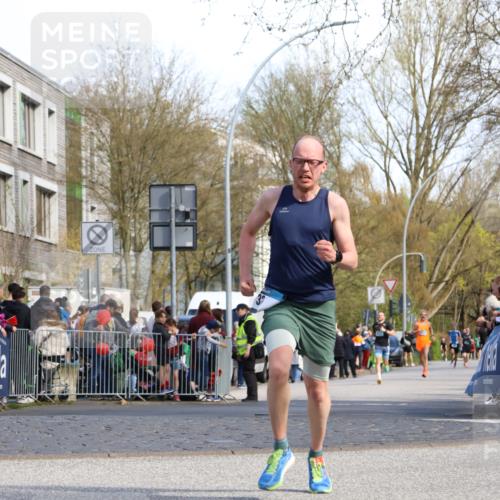 07.04.2024 - 43. Internationalen Wilhelmsburger Insellauf Strokosch-Dieckow http://msf.ph/oto/6046364 07.04.2024 11:21:15 Ziel 2475, 3254 meine-sportfotos.de