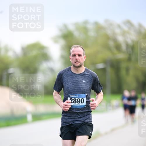 07.04.2024 - 43. Internationalen Wilhelmsburger Insellauf Dr. Thomas Lammeyer http://msf.ph/oto/6046366 07.04.2024 11:06:59 Laufen 2890 meine-sportfotos.de