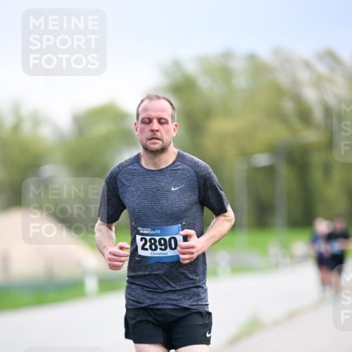 07.04.2024 - 43. Internationalen Wilhelmsburger Insellauf Dr. Thomas Lammeyer http://msf.ph/oto/6046372 07.04.2024 11:06:59 Laufen 2890 meine-sportfotos.de