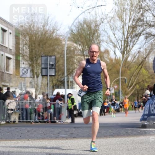 07.04.2024 - 43. Internationalen Wilhelmsburger Insellauf Strokosch-Dieckow http://msf.ph/oto/6046383 07.04.2024 11:21:15 Ziel 2475, 3254 meine-sportfotos.de