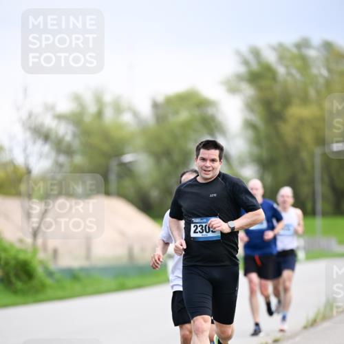 07.04.2024 - 43. Internationalen Wilhelmsburger Insellauf Dr. Thomas Lammeyer http://msf.ph/oto/6046418 07.04.2024 11:07:09 Laufen 2303 meine-sportfotos.de