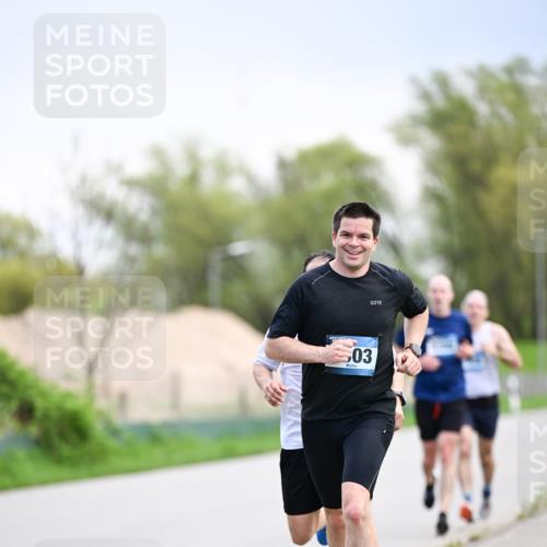 07.04.2024 - 43. Internationalen Wilhelmsburger Insellauf Dr. Thomas Lammeyer http://msf.ph/oto/6046422 07.04.2024 11:07:10 Laufen 03 meine-sportfotos.de
