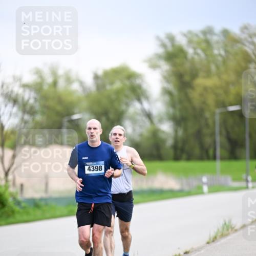 07.04.2024 - 43. Internationalen Wilhelmsburger Insellauf Dr. Thomas Lammeyer http://msf.ph/oto/6046440 07.04.2024 11:07:12 Laufen 4398 meine-sportfotos.de