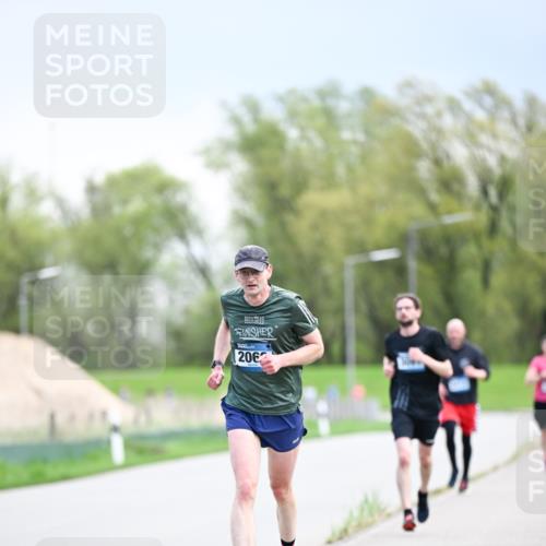 07.04.2024 - 43. Internationalen Wilhelmsburger Insellauf Dr. Thomas Lammeyer http://msf.ph/oto/6046629 07.04.2024 11:08:00 Laufen 20, 22, 206 meine-sportfotos.de