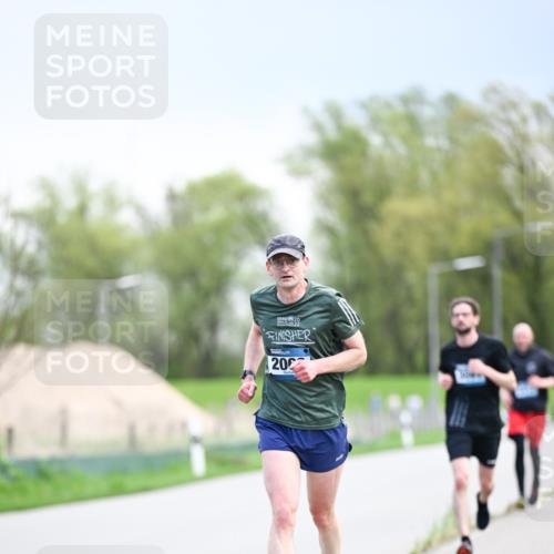 07.04.2024 - 43. Internationalen Wilhelmsburger Insellauf Dr. Thomas Lammeyer http://msf.ph/oto/6046641 07.04.2024 11:08:01 Laufen 20, 22, 200 meine-sportfotos.de