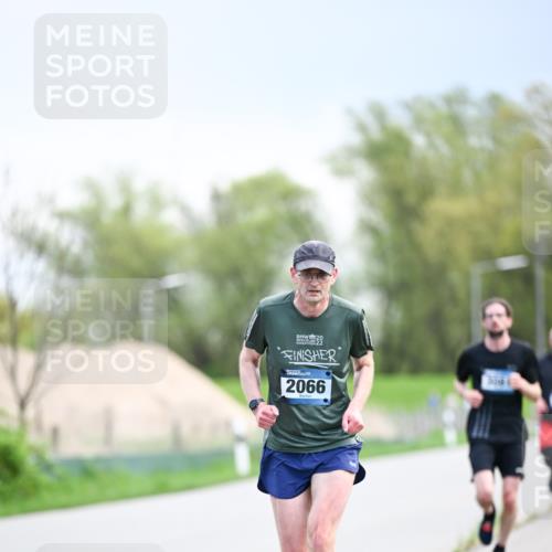 07.04.2024 - 43. Internationalen Wilhelmsburger Insellauf Dr. Thomas Lammeyer http://msf.ph/oto/6046650 07.04.2024 11:08:02 Laufen 20, 2066 meine-sportfotos.de