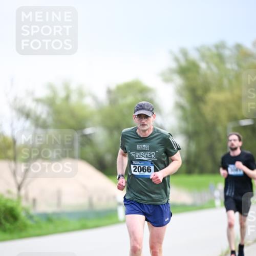 07.04.2024 - 43. Internationalen Wilhelmsburger Insellauf Dr. Thomas Lammeyer http://msf.ph/oto/6046652 07.04.2024 11:08:02 Laufen 20, 2066 meine-sportfotos.de