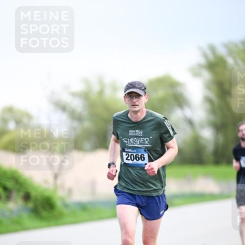 07.04.2024 - 43. Internationalen Wilhelmsburger Insellauf Dr. Thomas Lammeyer http://msf.ph/oto/6046665 07.04.2024 11:08:03 Laufen 20, 2, 2066 meine-sportfotos.de