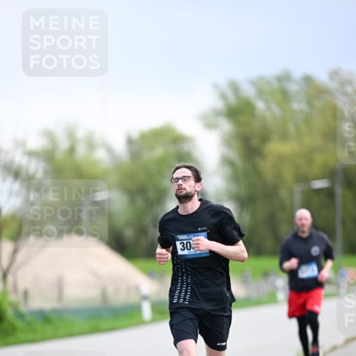 07.04.2024 - 43. Internationalen Wilhelmsburger Insellauf Dr. Thomas Lammeyer http://msf.ph/oto/6046683 07.04.2024 11:08:05 Laufen 303 meine-sportfotos.de