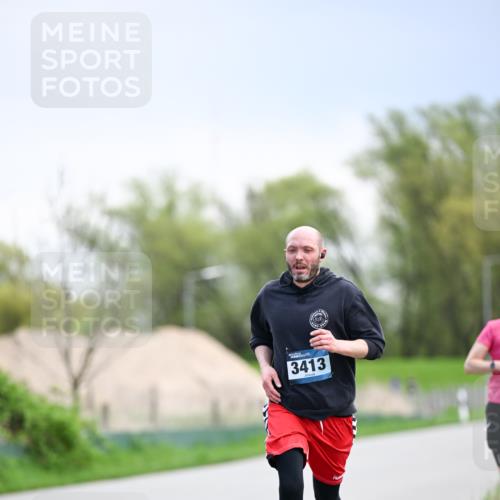 07.04.2024 - 43. Internationalen Wilhelmsburger Insellauf Dr. Thomas Lammeyer http://msf.ph/oto/6046728 07.04.2024 11:08:09 Laufen 3413 meine-sportfotos.de
