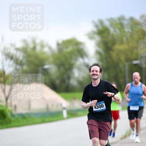 07.04.2024 - 43. Internationalen Wilhelmsburger Insellauf Dr. Thomas Lammeyer http://msf.ph/oto/6046777 07.04.2024 11:08:23 Laufen 4300 meine-sportfotos.de