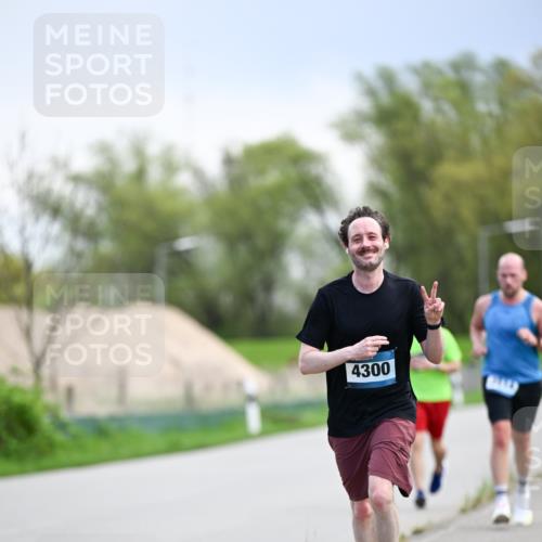 07.04.2024 - 43. Internationalen Wilhelmsburger Insellauf Dr. Thomas Lammeyer http://msf.ph/oto/6046779 07.04.2024 11:08:24 Laufen 4300 meine-sportfotos.de