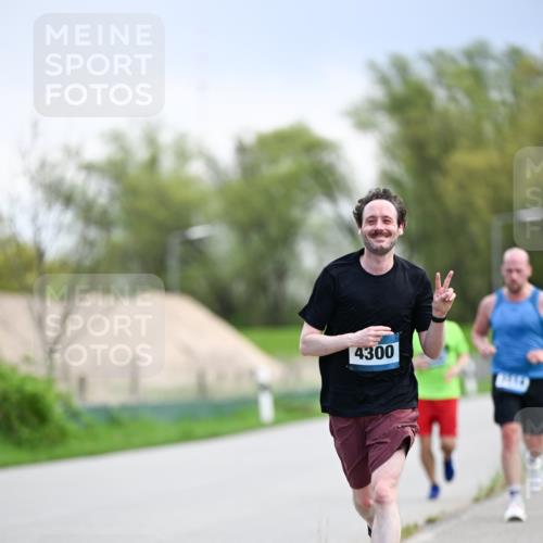 07.04.2024 - 43. Internationalen Wilhelmsburger Insellauf Dr. Thomas Lammeyer http://msf.ph/oto/6046781 07.04.2024 11:08:24 Laufen 4300 meine-sportfotos.de