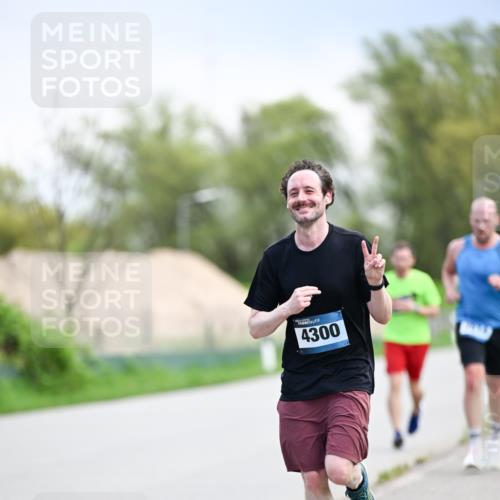 07.04.2024 - 43. Internationalen Wilhelmsburger Insellauf Dr. Thomas Lammeyer http://msf.ph/oto/6046791 07.04.2024 11:08:24 Laufen 4300 meine-sportfotos.de