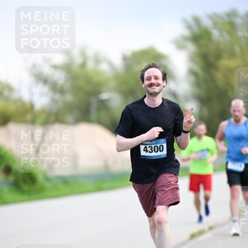 07.04.2024 - 43. Internationalen Wilhelmsburger Insellauf Dr. Thomas Lammeyer http://msf.ph/oto/6046793 07.04.2024 11:08:24 Laufen 4300 meine-sportfotos.de