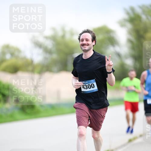 07.04.2024 - 43. Internationalen Wilhelmsburger Insellauf Dr. Thomas Lammeyer http://msf.ph/oto/6046799 07.04.2024 11:08:25 Laufen 4300 meine-sportfotos.de