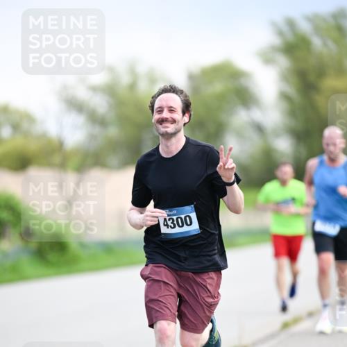 07.04.2024 - 43. Internationalen Wilhelmsburger Insellauf Dr. Thomas Lammeyer http://msf.ph/oto/6046801 07.04.2024 11:08:25 Laufen 4300 meine-sportfotos.de
