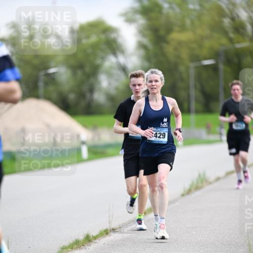 07.04.2024 - 43. Internationalen Wilhelmsburger Insellauf Dr. Thomas Lammeyer http://msf.ph/oto/6046958 07.04.2024 11:08:44 Laufen 429 meine-sportfotos.de