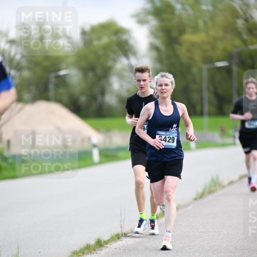 07.04.2024 - 43. Internationalen Wilhelmsburger Insellauf Dr. Thomas Lammeyer http://msf.ph/oto/6046960 07.04.2024 11:08:44 Laufen 429 meine-sportfotos.de