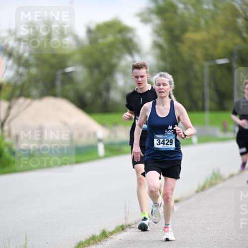 07.04.2024 - 43. Internationalen Wilhelmsburger Insellauf Dr. Thomas Lammeyer http://msf.ph/oto/6046962 07.04.2024 11:08:44 Laufen 3429 meine-sportfotos.de
