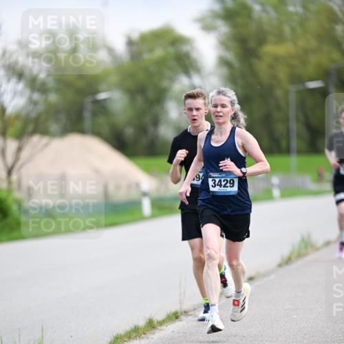 07.04.2024 - 43. Internationalen Wilhelmsburger Insellauf Dr. Thomas Lammeyer http://msf.ph/oto/6046965 07.04.2024 11:08:44 Laufen 94, 3429 meine-sportfotos.de