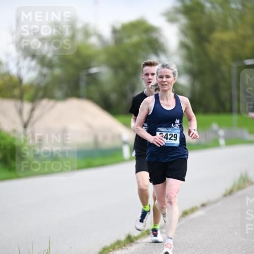 07.04.2024 - 43. Internationalen Wilhelmsburger Insellauf Dr. Thomas Lammeyer http://msf.ph/oto/6046971 07.04.2024 11:08:45 Laufen 429 meine-sportfotos.de