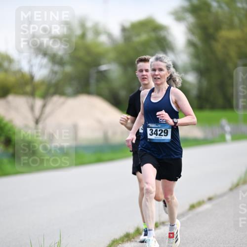 07.04.2024 - 43. Internationalen Wilhelmsburger Insellauf Dr. Thomas Lammeyer http://msf.ph/oto/6046975 07.04.2024 11:08:45 Laufen 3429 meine-sportfotos.de