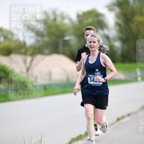 07.04.2024 - 43. Internationalen Wilhelmsburger Insellauf Dr. Thomas Lammeyer http://msf.ph/oto/6046977 07.04.2024 11:08:45 Laufen 3425 meine-sportfotos.de